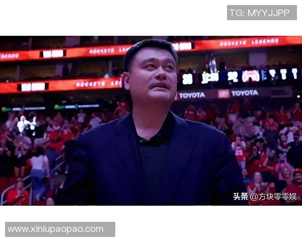 姚明在2002年春节期间向全国人民送上新年祝福的精彩瞬间回顾 姚明在2002年春节期间向全国人民送上新年祝福的精彩瞬间回顾