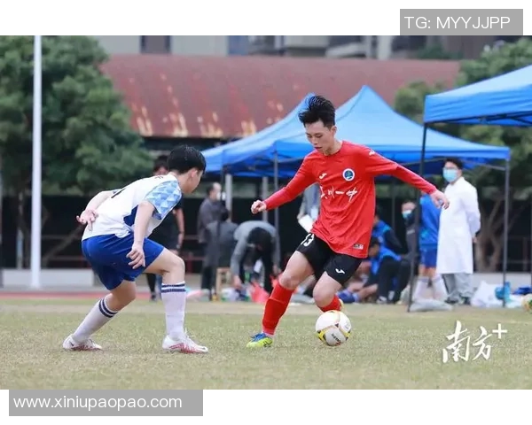 西瓜霜足球明星助力青少年足球发展展现运动精神与健康生活方式 西瓜霜足球明星助力青少年足球发展展现运动精神与健康生活方式