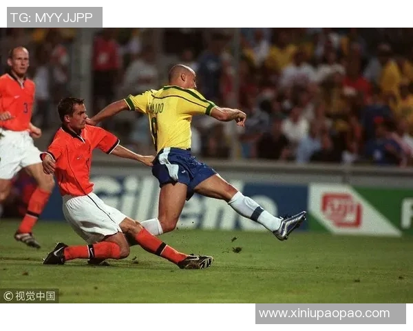 足球传奇瞬间那些明星球员的惊艳进球回顾与分析