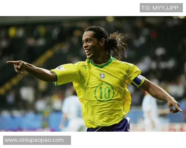 足球明星佩戴时尚手链的女性魅力瞬间展示 足球明星佩戴时尚手链的女性魅力瞬间展示